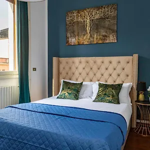 https://lamarmora-charming-apartment.it-lombardy.com
